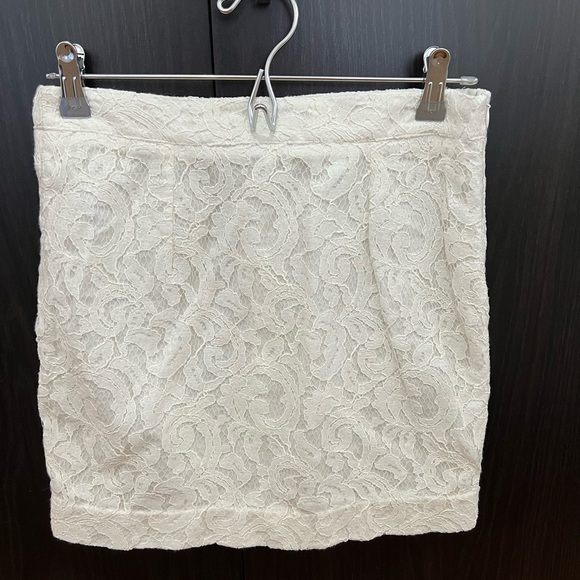 White lace mini skirt. High quality material. - Picture 2 of 5